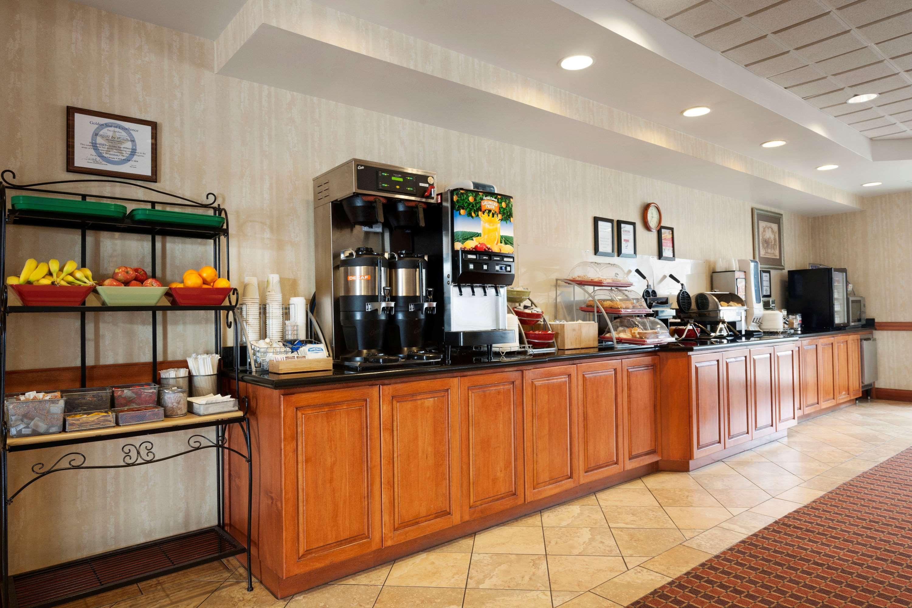 Wingate By Wyndham Vienna - Parkersburg - Marietta Hotel Exterior photo