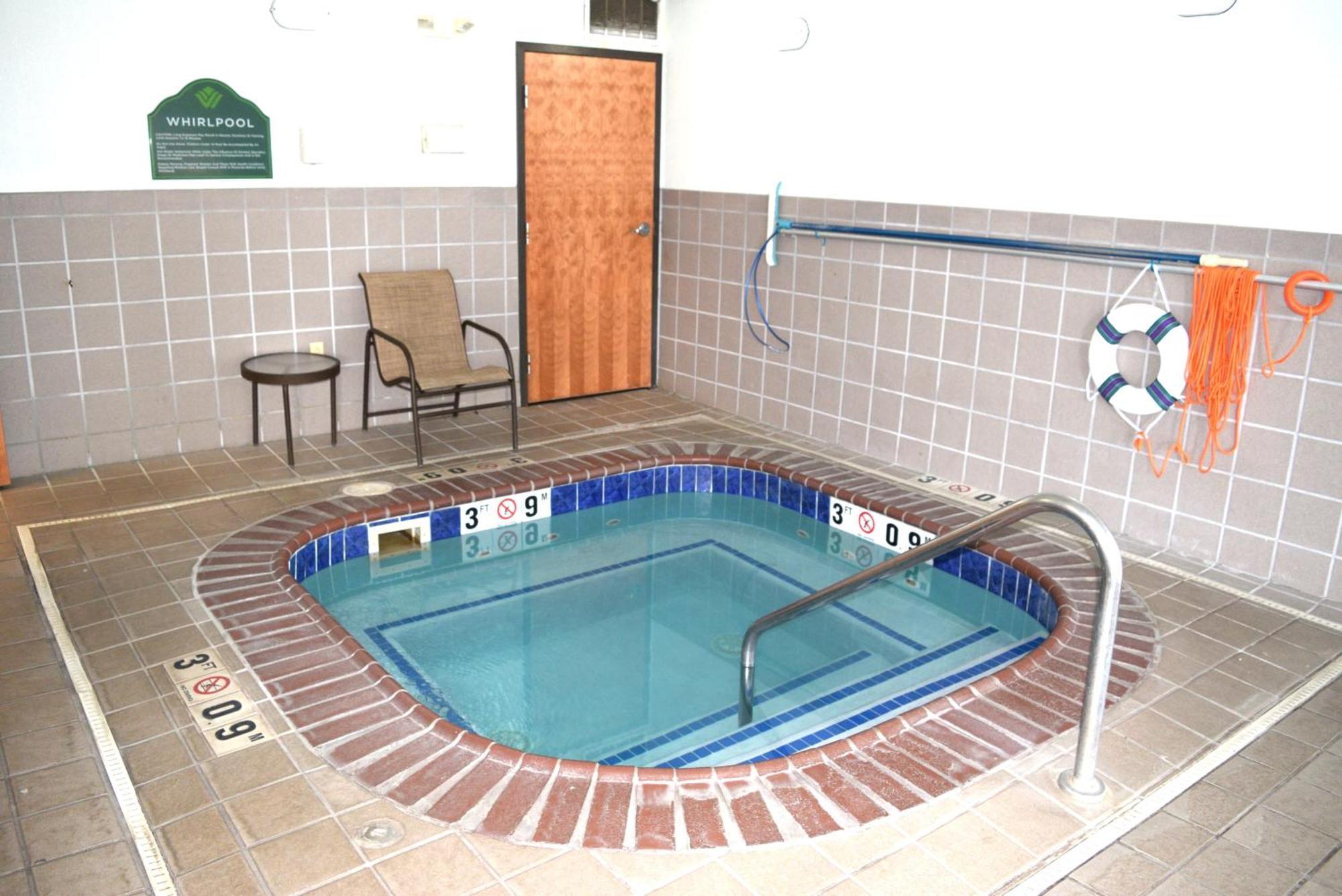 Wingate By Wyndham Vienna - Parkersburg - Marietta Hotel Exterior photo