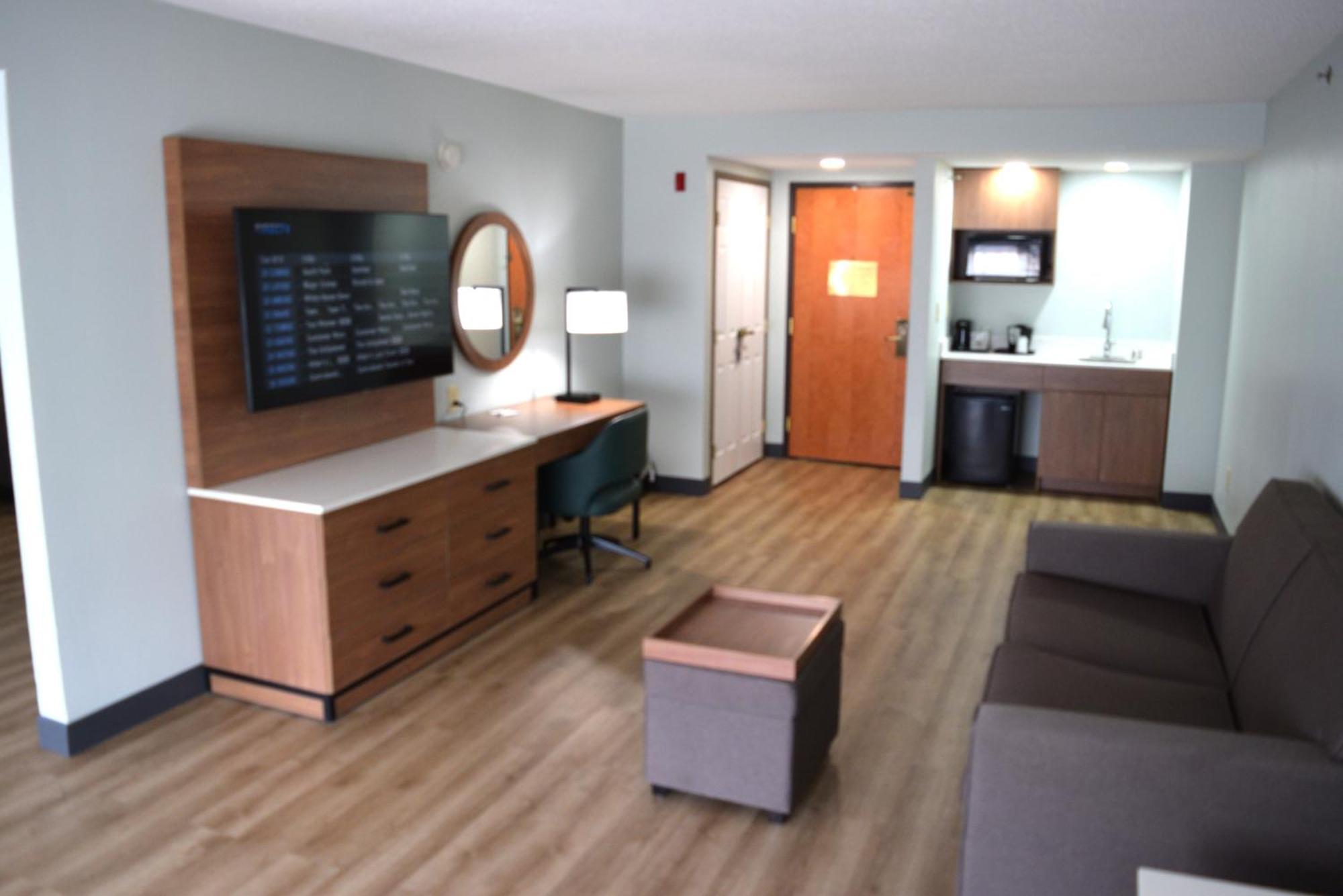 Wingate By Wyndham Vienna - Parkersburg - Marietta Hotel Exterior photo